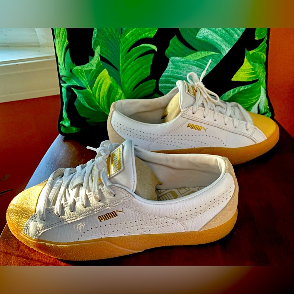 Puma Classics White with Suede Sneakers Gum Top & Bottom - Women’s Size: 8.5